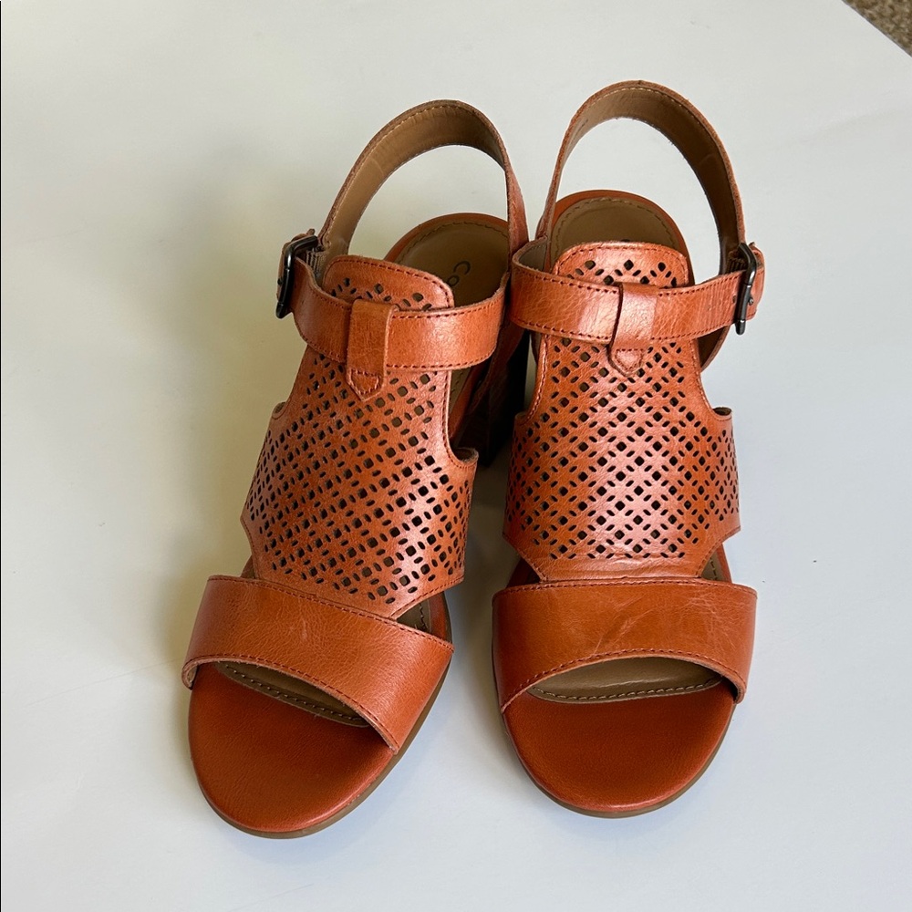 Comfortiva Women's Orange Perforated Sandals. Size 8.5 - Picture 9 of 9